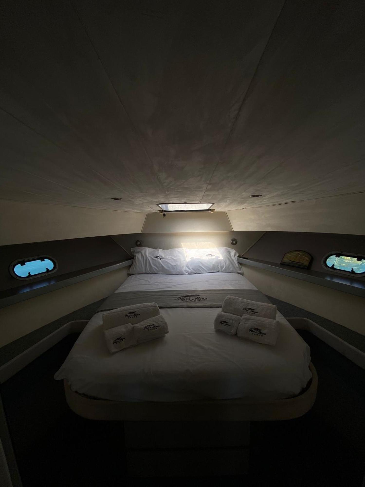 Hotel She'S Mine Yacht Katánie Exteriér fotografie